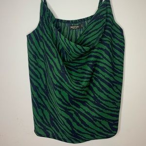 CUTE green zebra stripped top☺️